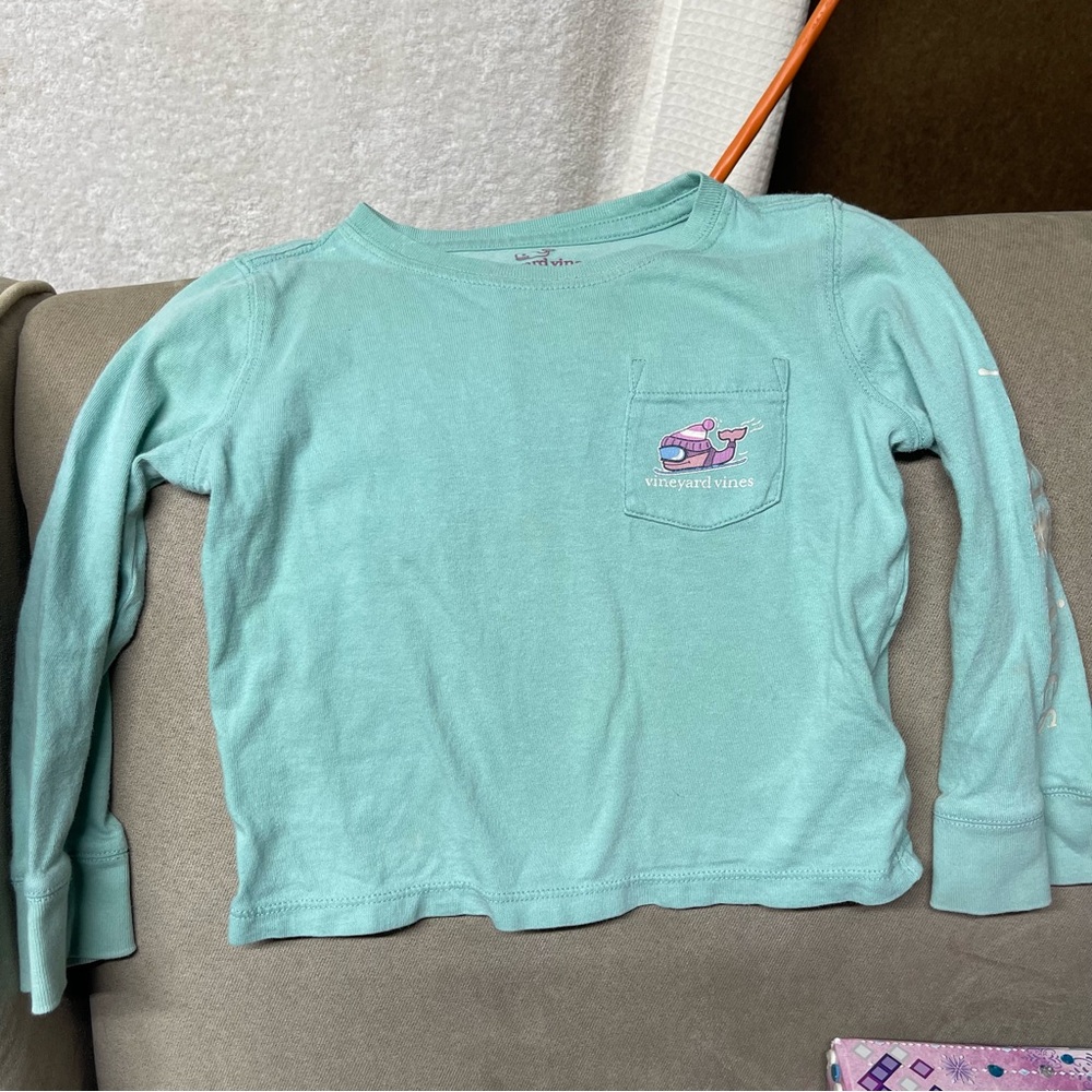 Vineyard Vines holiday long sleeved T-shirt size 2T